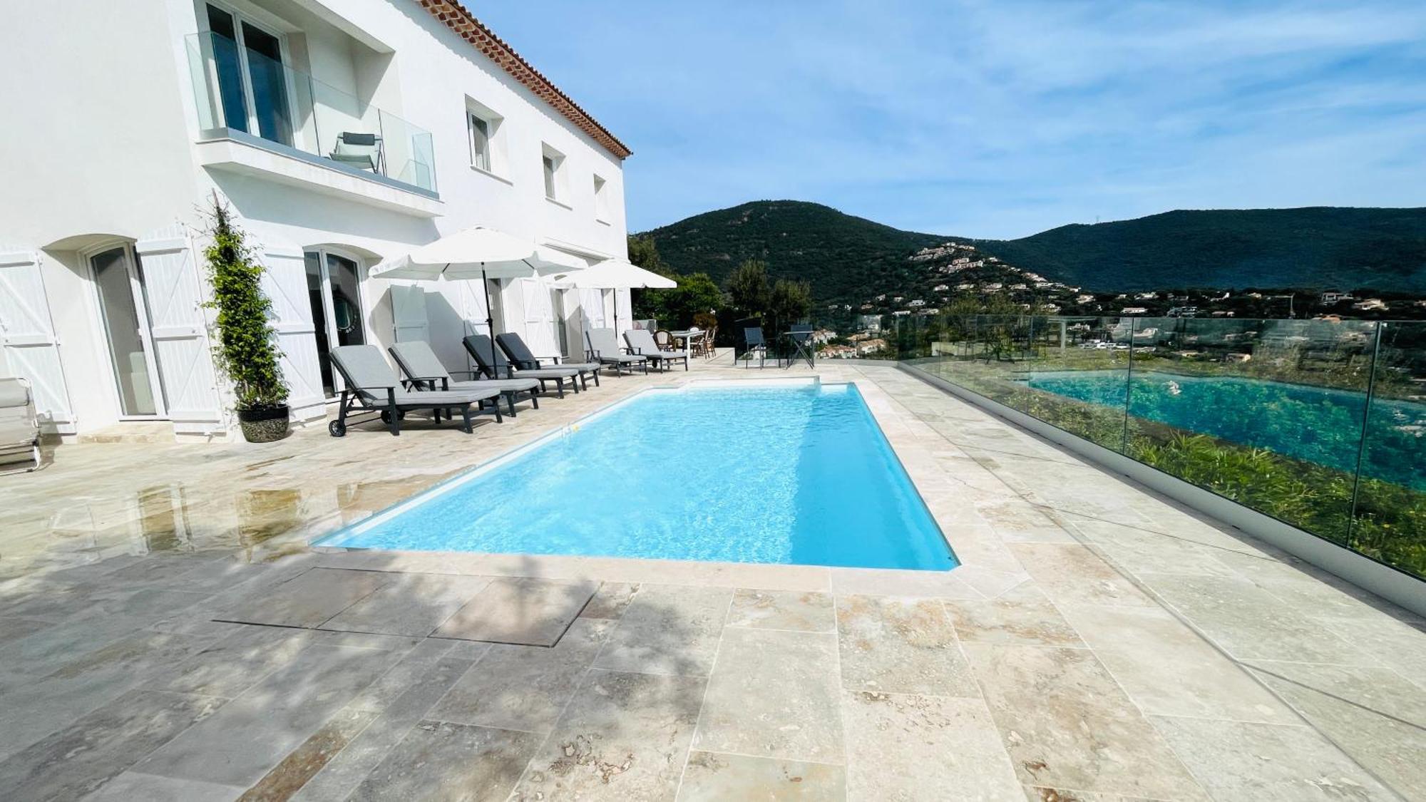 Villa Cacharelle Vue Mer Piscine 카발레르쉬르메르 외부 사진