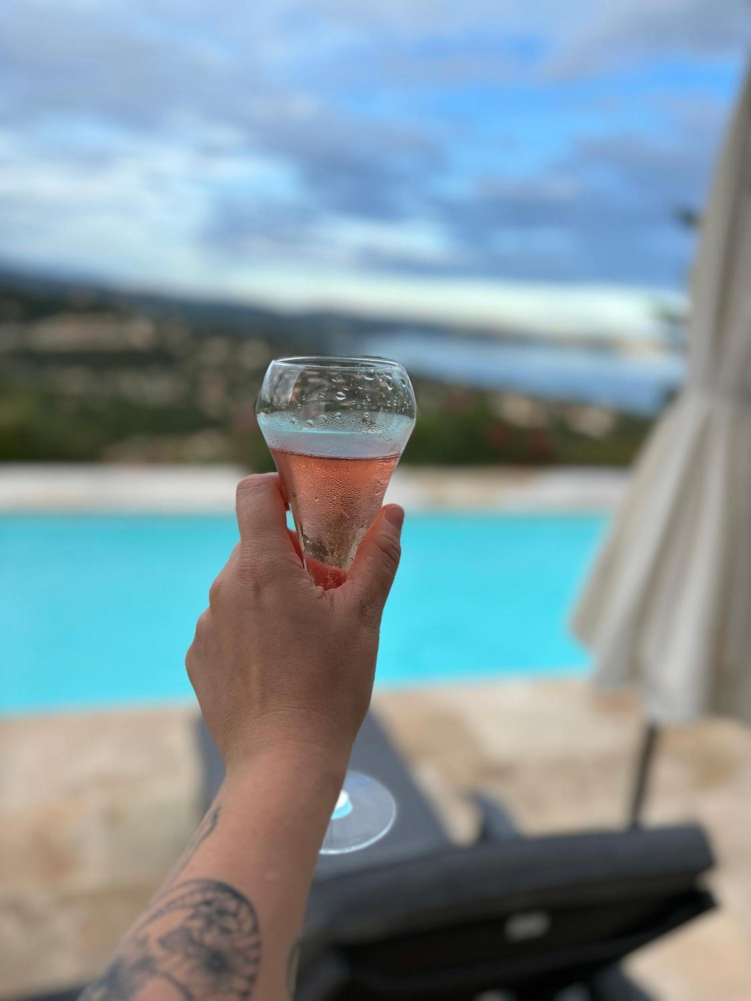 Villa Cacharelle Vue Mer Piscine 카발레르쉬르메르 외부 사진
